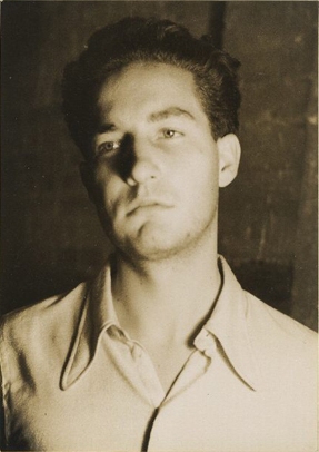 (O escritor mexicano Octavio Paz aos 23 anos)